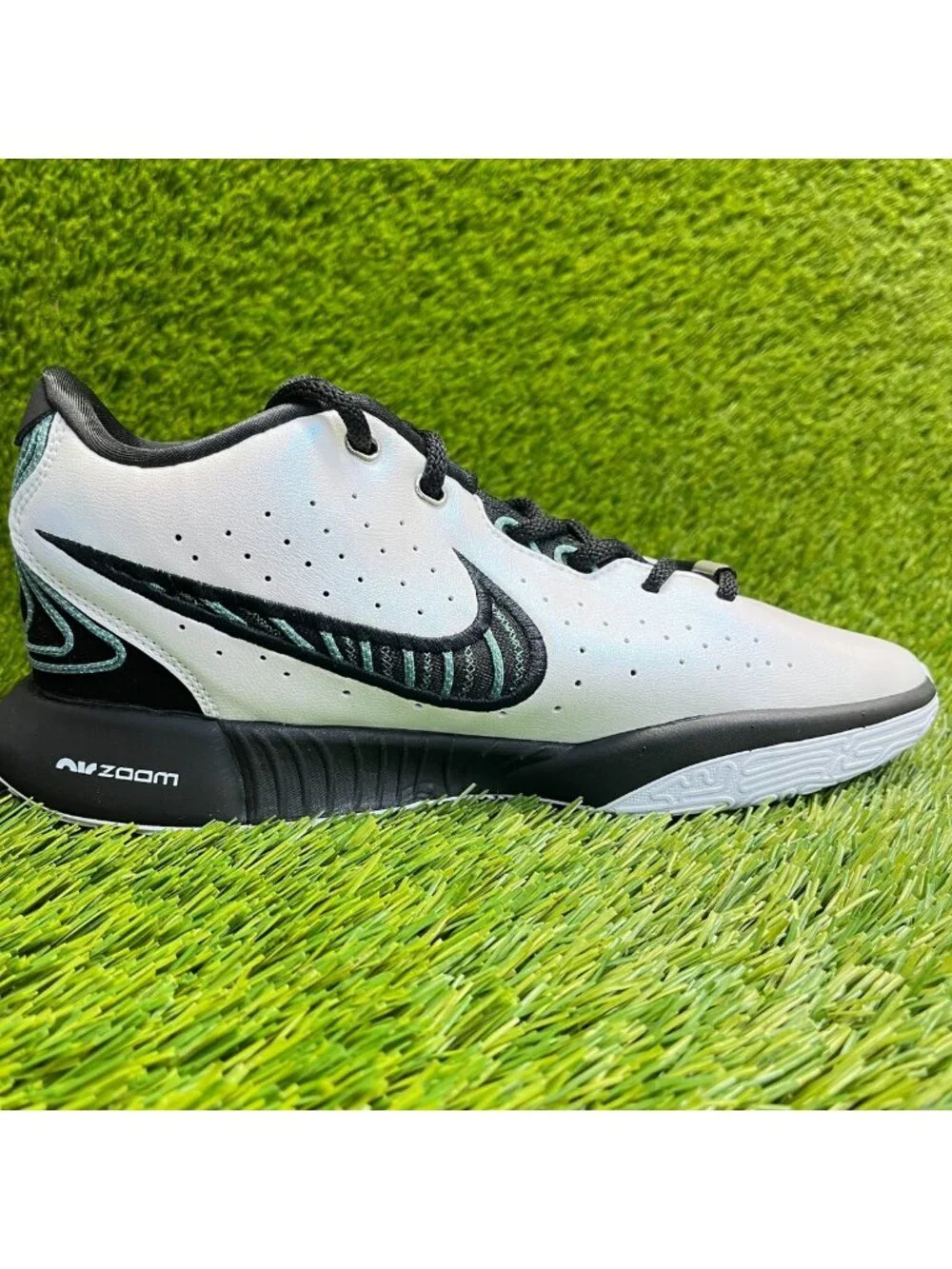 Nike LeBron 21 Conchiolin Boys Size 7Y White Black Basketball Shoes Sneakers